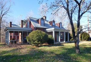 Amherst: Log Home with Character