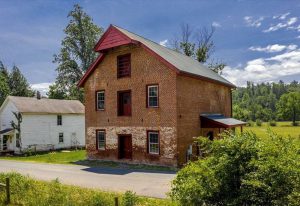 Amherst: Spectacular Mill Conversion in Amherst
