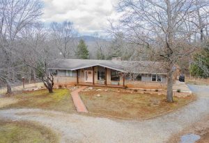 Amherst: Move in Ready Mid-Century Modern Home