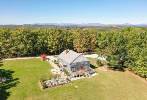 Gladstone: Stylish Log Home Country Retreat