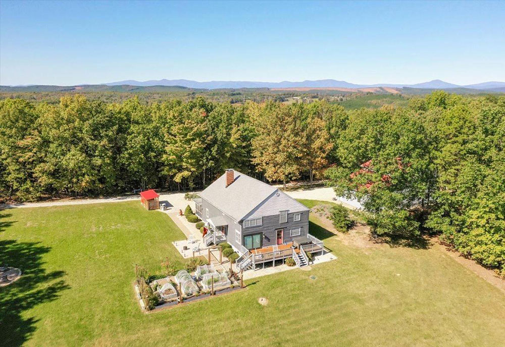 Gladstone: Stylish Log Home Country Retreat